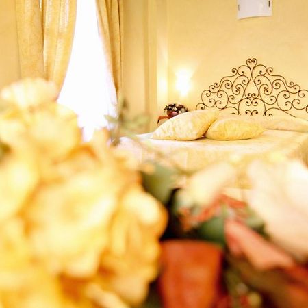 Hotel Palazzo Di Mezzo Carru Bagian luar foto