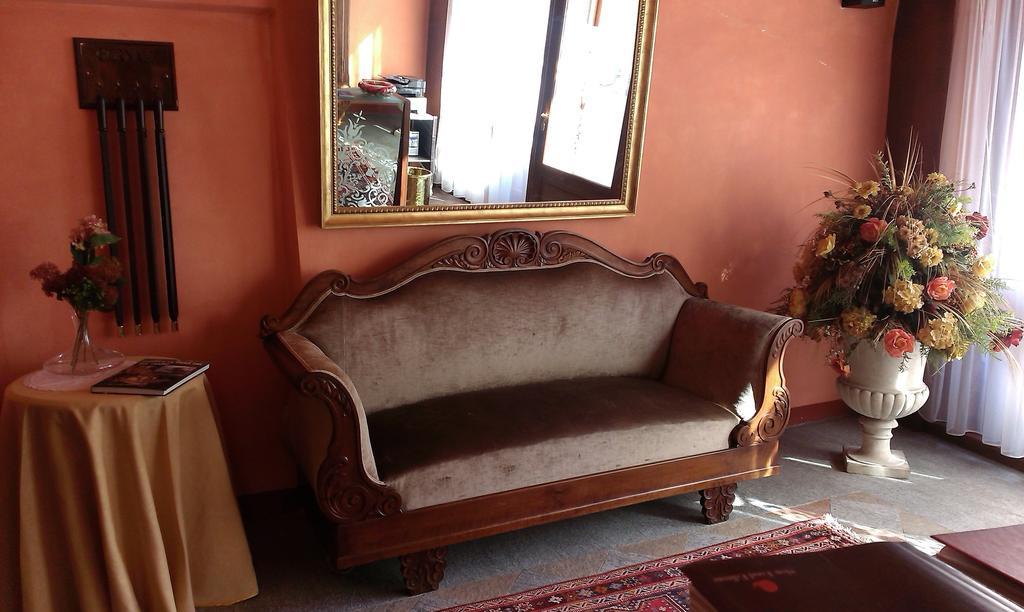 Hotel Palazzo Di Mezzo Carru Bagian luar foto