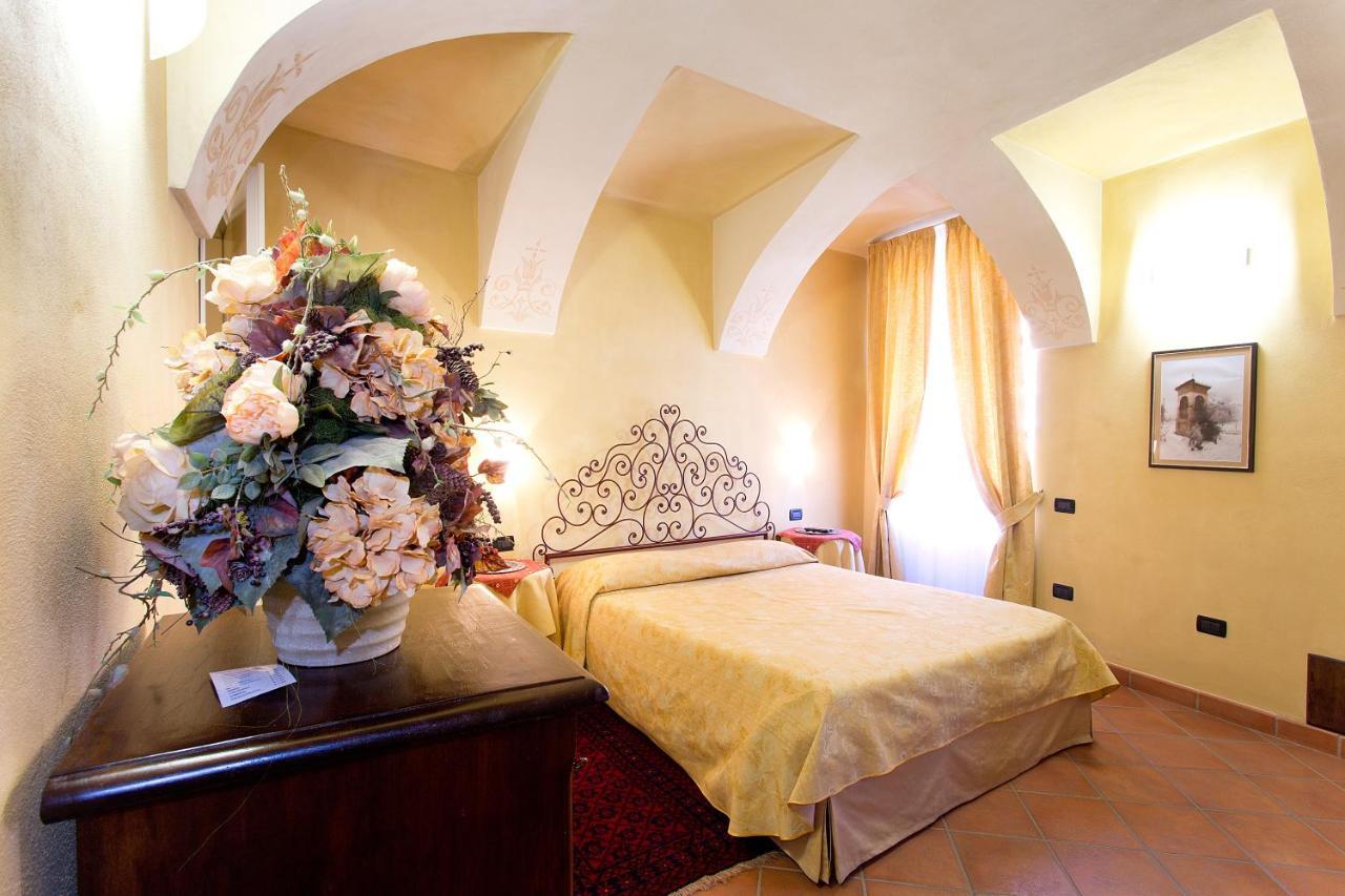 Hotel Palazzo Di Mezzo Carru Bagian luar foto