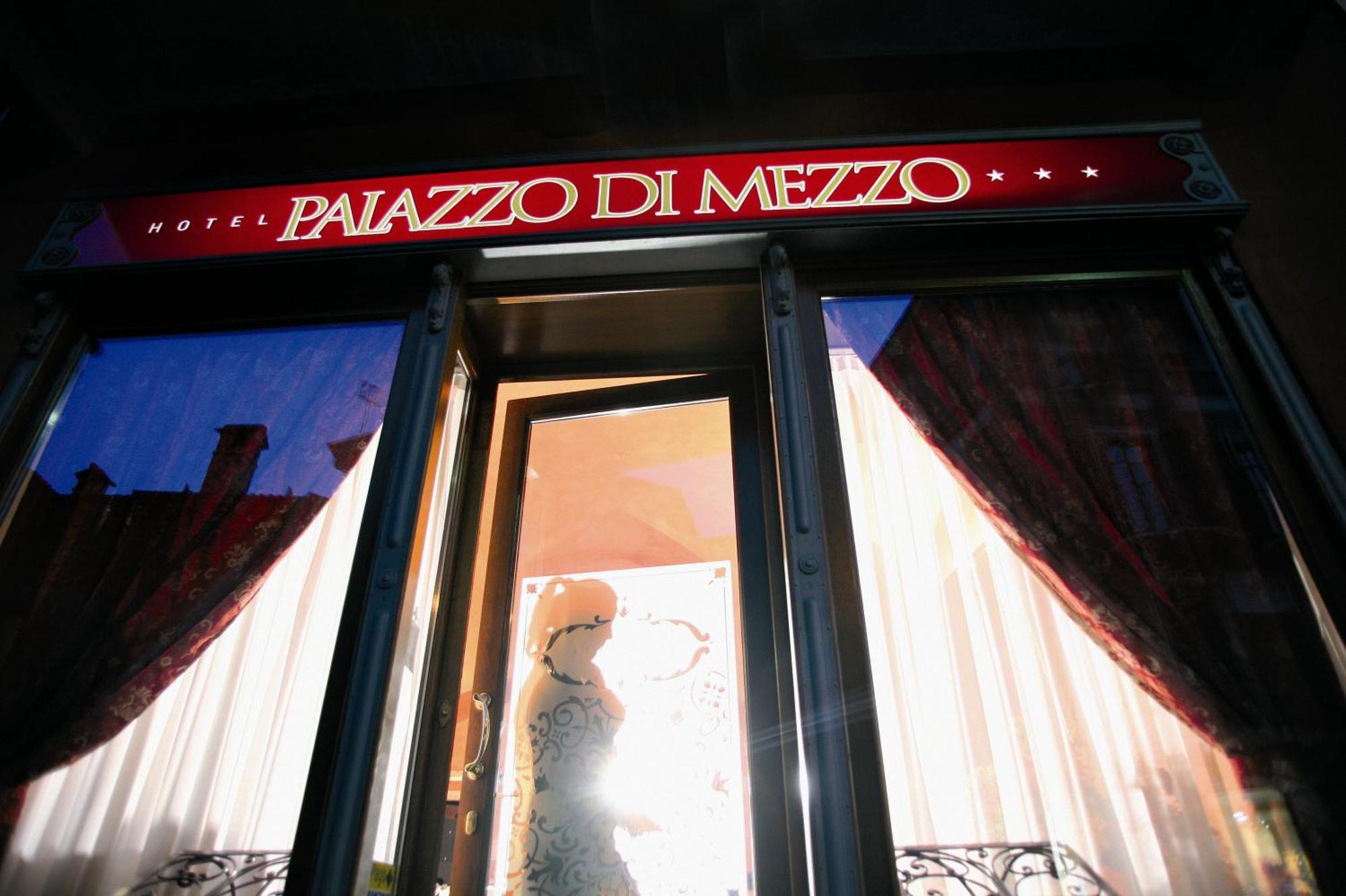 Hotel Palazzo Di Mezzo Carru Bagian luar foto