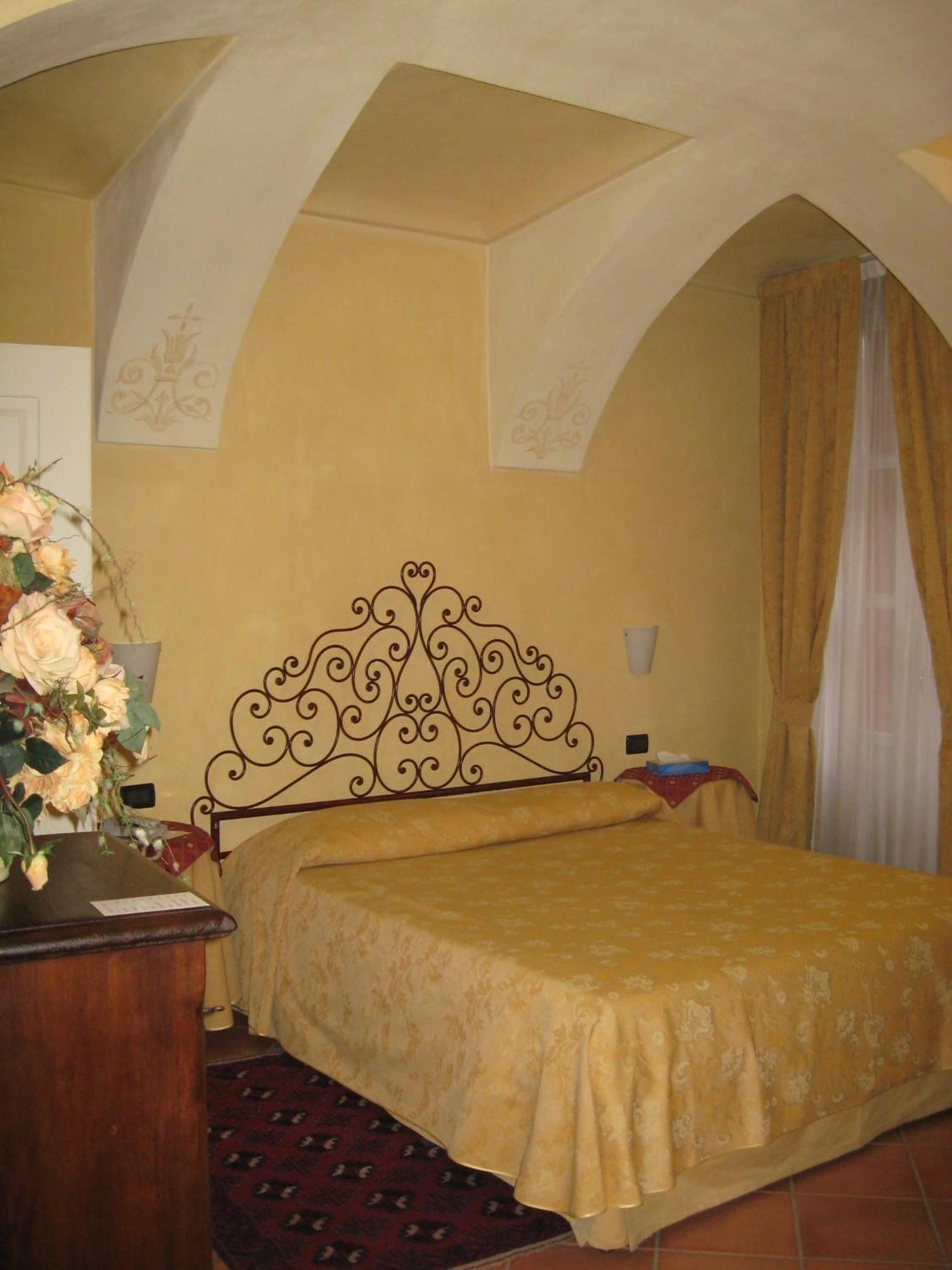 Hotel Palazzo Di Mezzo Carru Ruang foto