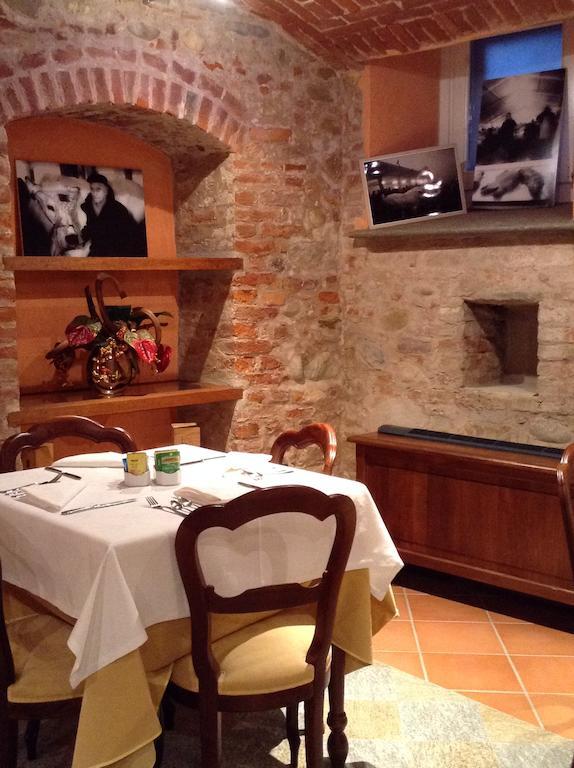 Hotel Palazzo Di Mezzo Carru Bagian luar foto