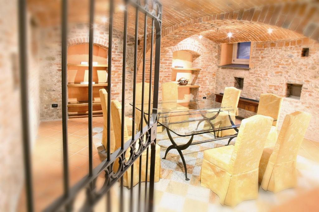 Hotel Palazzo Di Mezzo Carru Bagian luar foto