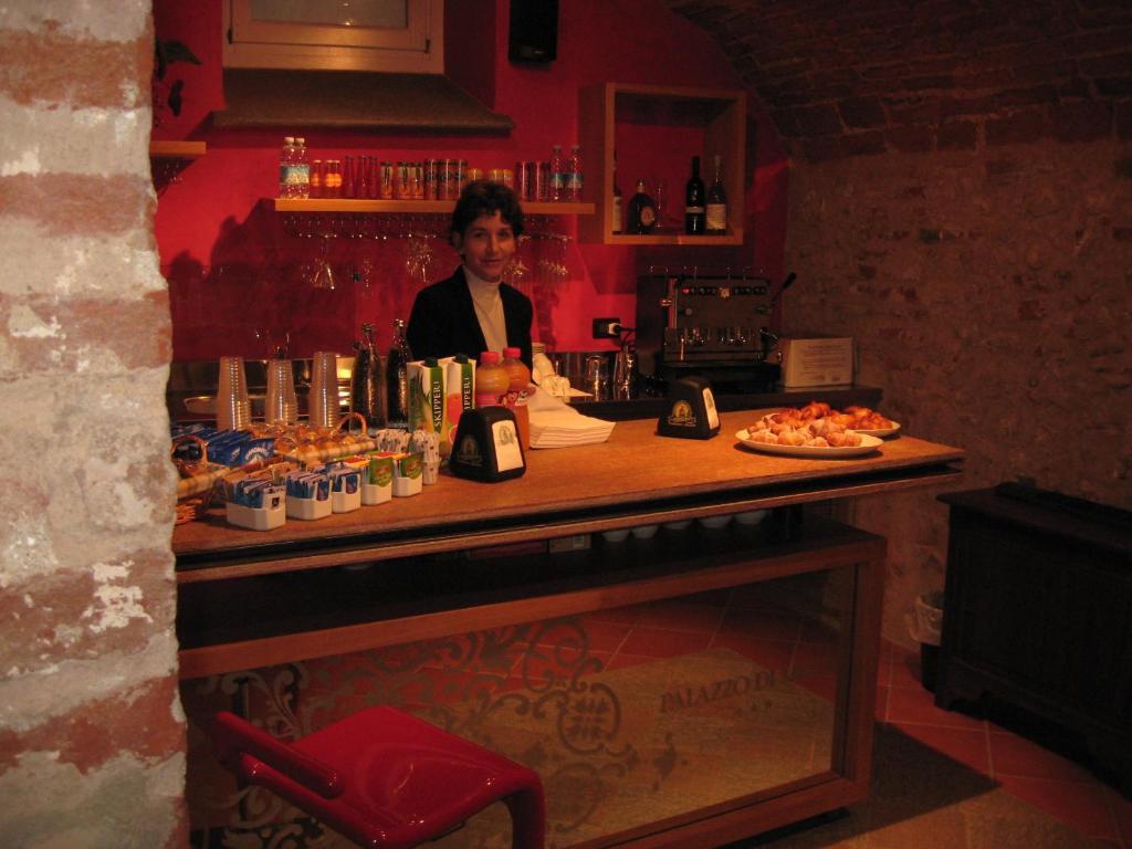 Hotel Palazzo Di Mezzo Carru Bagian luar foto