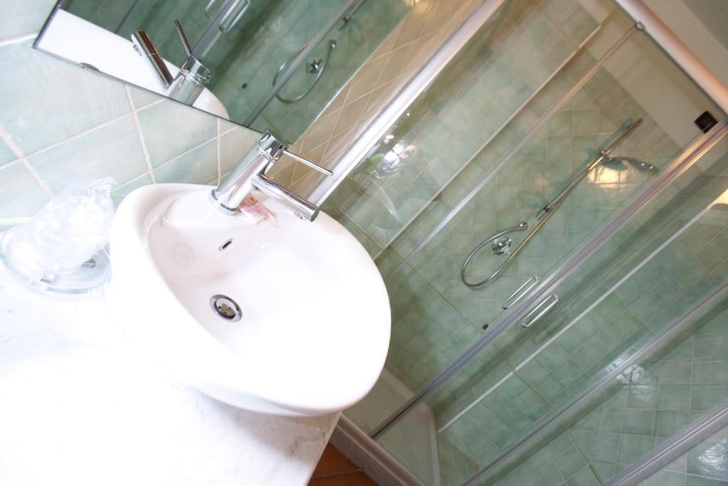 Hotel Palazzo Di Mezzo Carru Bagian luar foto