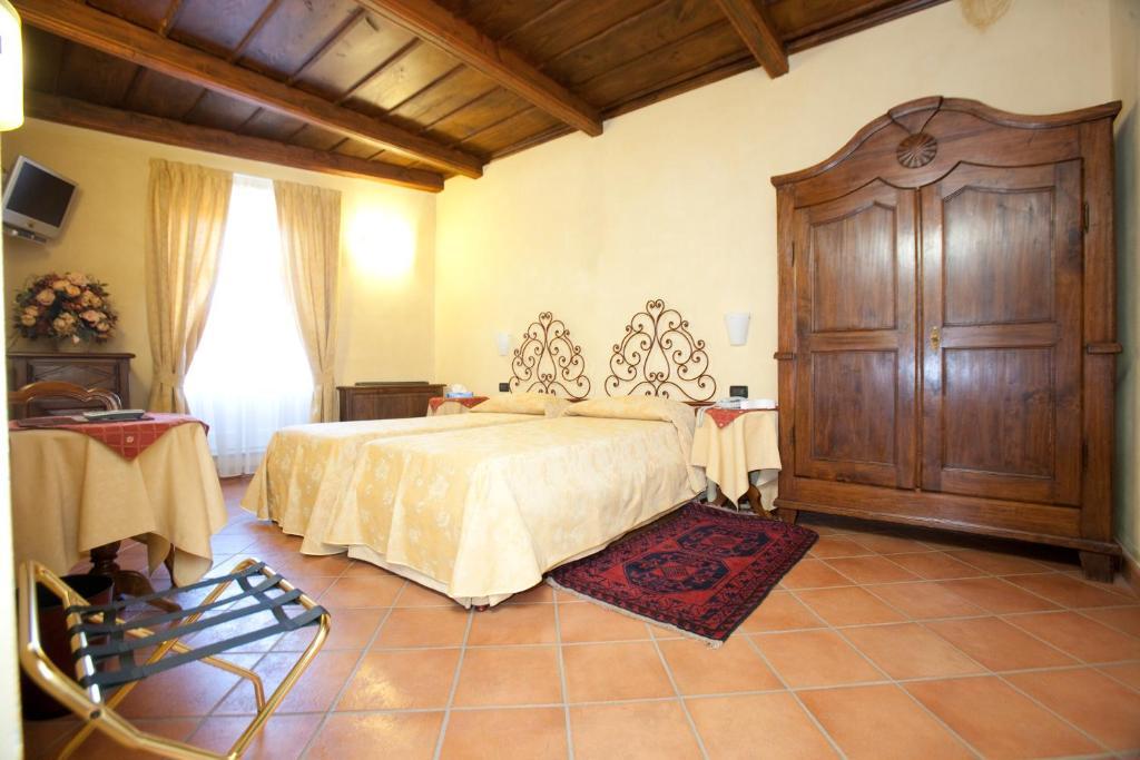 Hotel Palazzo Di Mezzo Carru Bagian luar foto