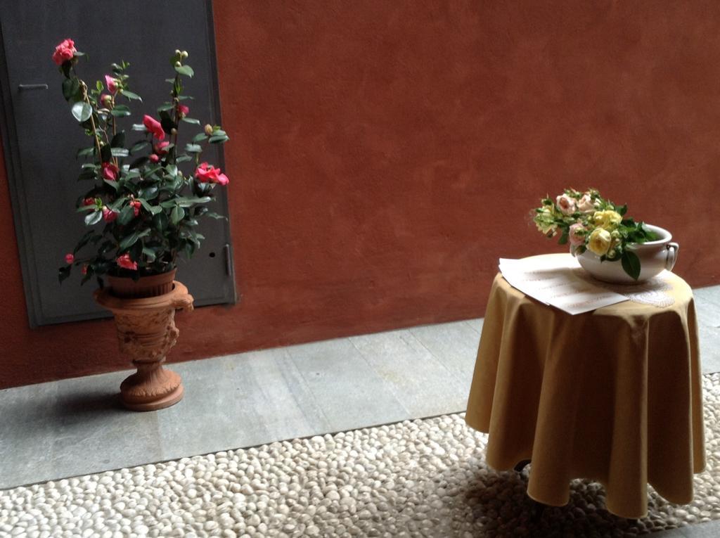 Hotel Palazzo Di Mezzo Carru Bagian luar foto