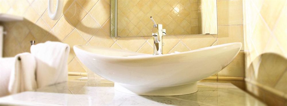Hotel Palazzo Di Mezzo Carru Bagian luar foto