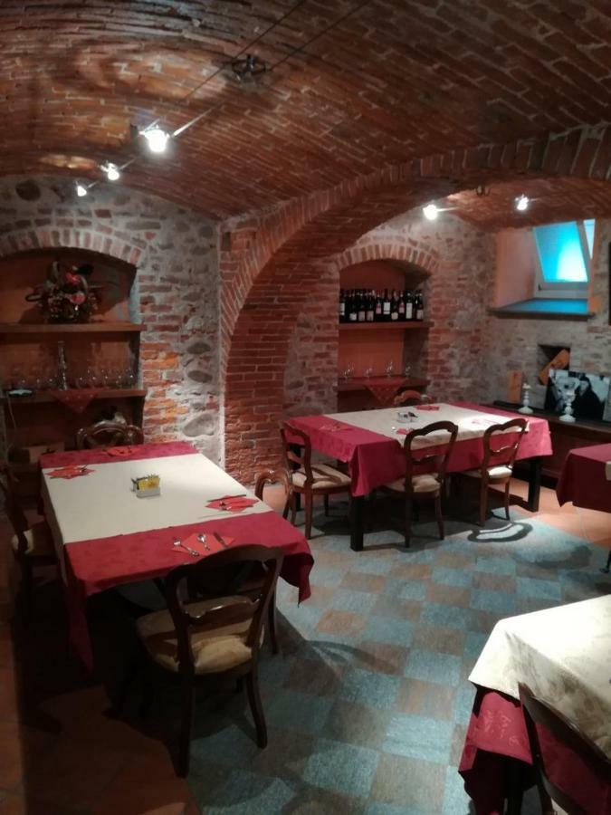 Hotel Palazzo Di Mezzo Carru Bagian luar foto