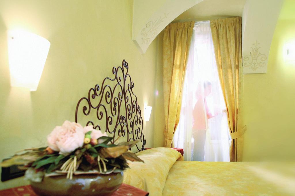 Hotel Palazzo Di Mezzo Carru Bagian luar foto